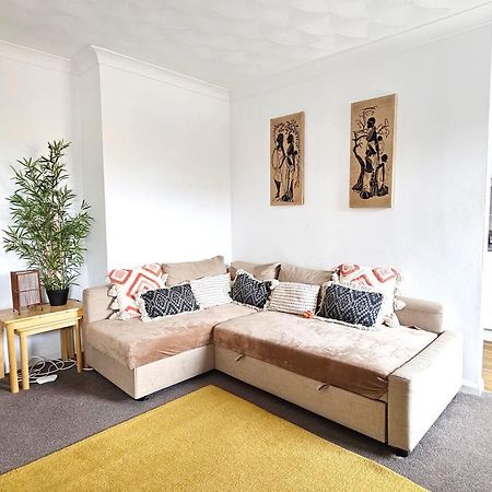 2 Bed Apt W/ Private Parking Close To Town Centre Huntingdon Exteriör bild