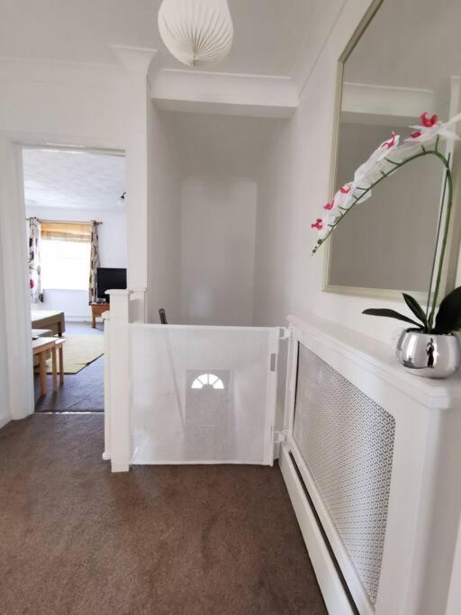 2 Bed Apt W/ Private Parking Close To Town Centre Huntingdon Exteriör bild