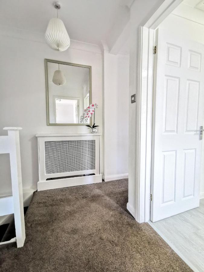 2 Bed Apt W/ Private Parking Close To Town Centre Huntingdon Exteriör bild