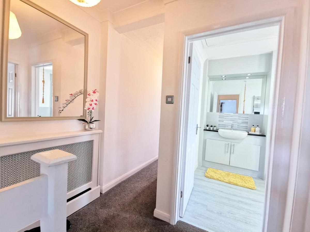 2 Bed Apt W/ Private Parking Close To Town Centre Huntingdon Exteriör bild