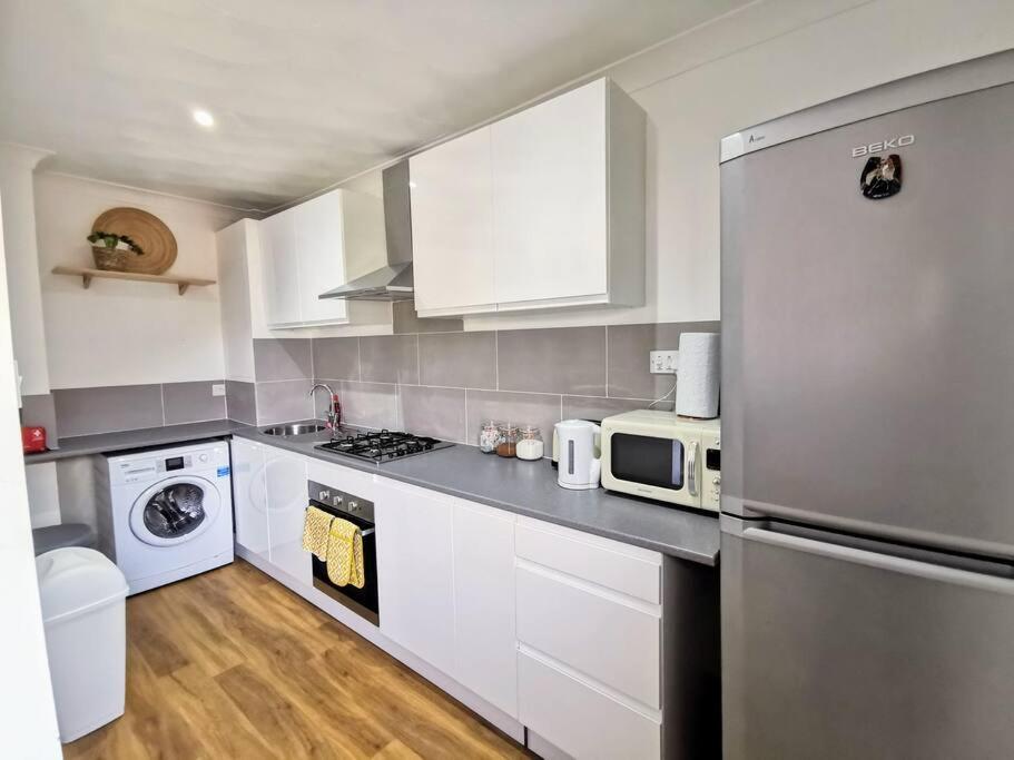 2 Bed Apt W/ Private Parking Close To Town Centre Huntingdon Exteriör bild