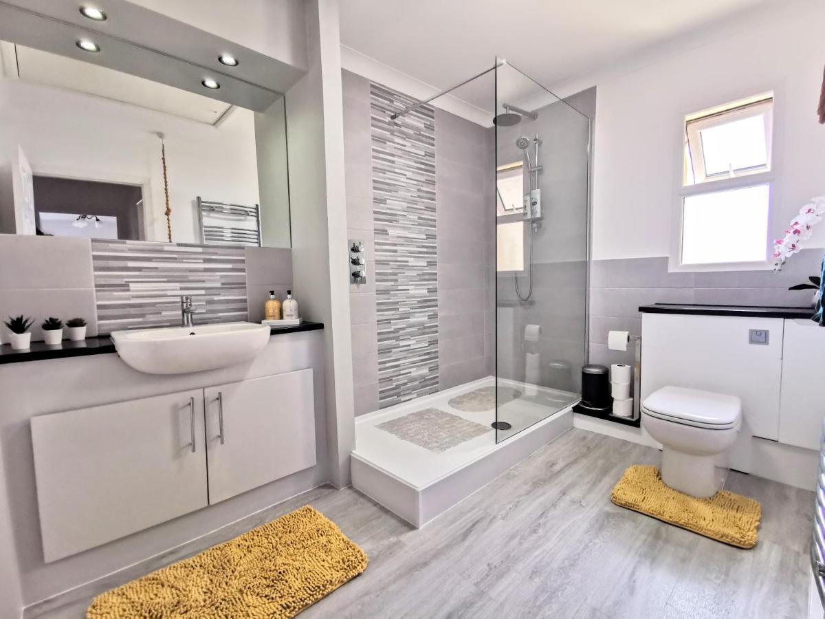 2 Bed Apt W/ Private Parking Close To Town Centre Huntingdon Exteriör bild