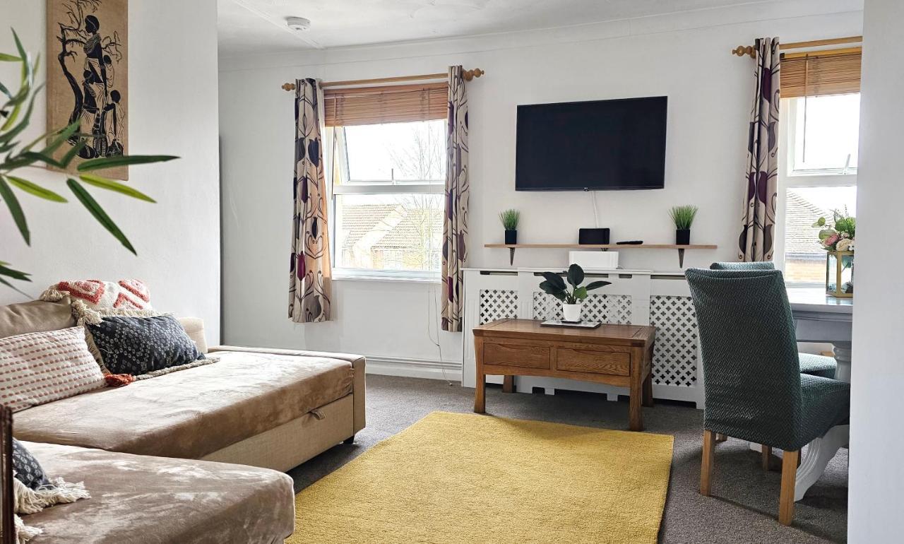 2 Bed Apt W/ Private Parking Close To Town Centre Huntingdon Exteriör bild
