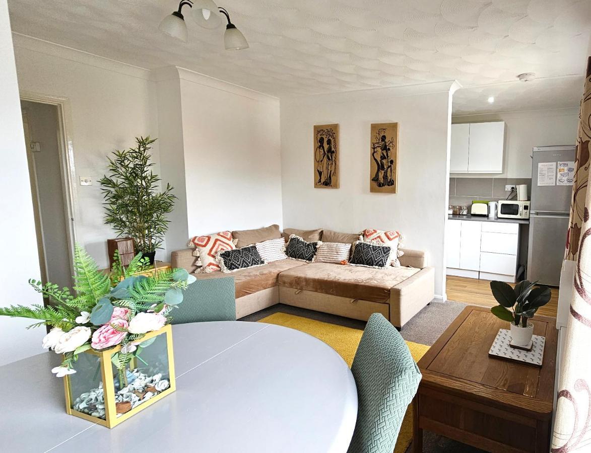 2 Bed Apt W/ Private Parking Close To Town Centre Huntingdon Exteriör bild