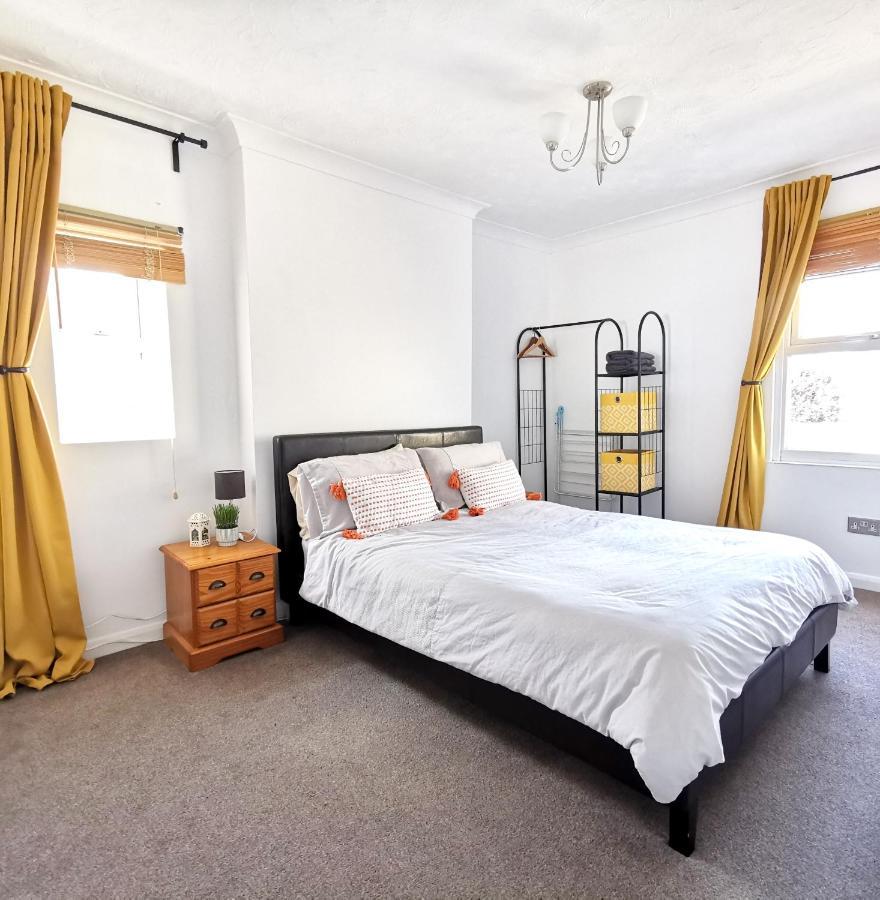 2 Bed Apt W/ Private Parking Close To Town Centre Huntingdon Exteriör bild