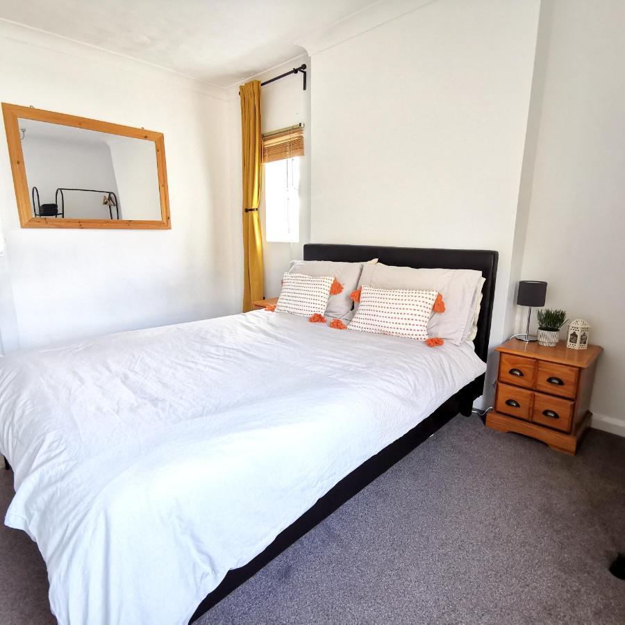 2 Bed Apt W/ Private Parking Close To Town Centre Huntingdon Exteriör bild