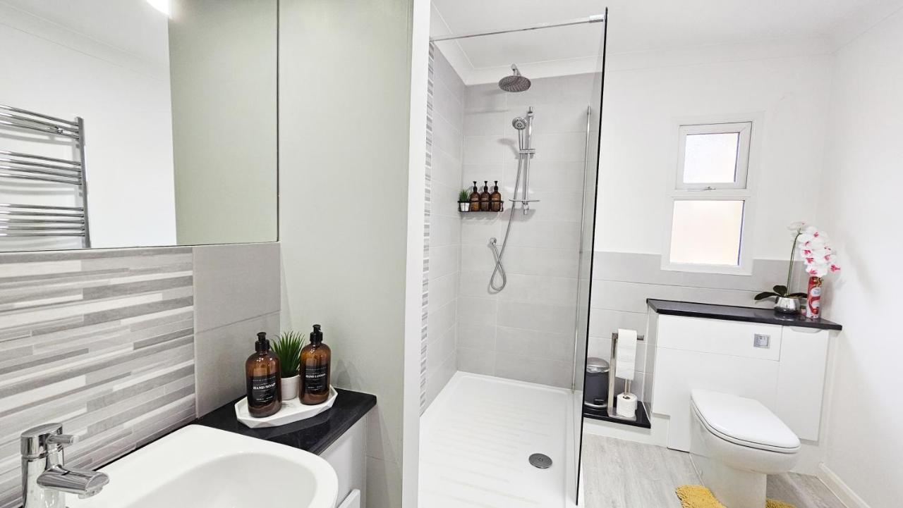 2 Bed Apt W/ Private Parking Close To Town Centre Huntingdon Exteriör bild